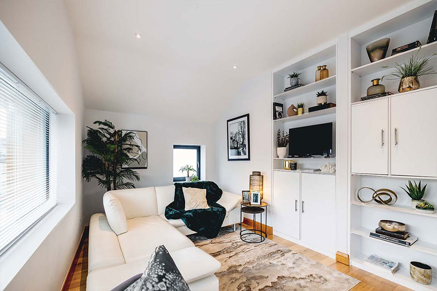 14 طرح کمد دیواری پذیرایی شیک + (نکات چیدمان و طراحی) 73 کمد دیواری پذیرایی ساده