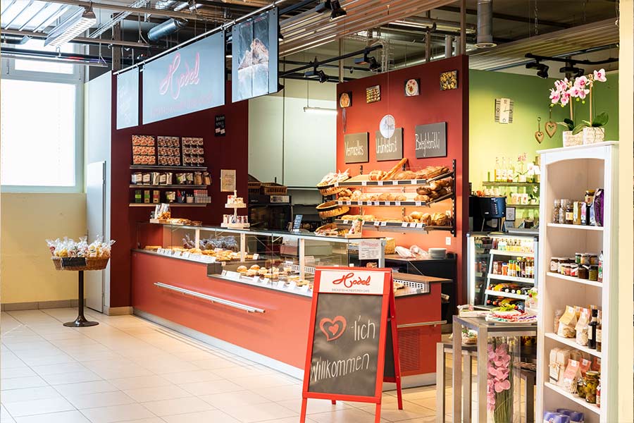 دکوراسیون کافه (+15 ایده ترند دیزاین دکور کافه قهوه) 80 دکور کافه بیرون بر