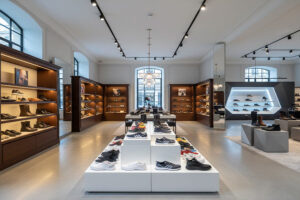 دکوراسیون کفش فروشی