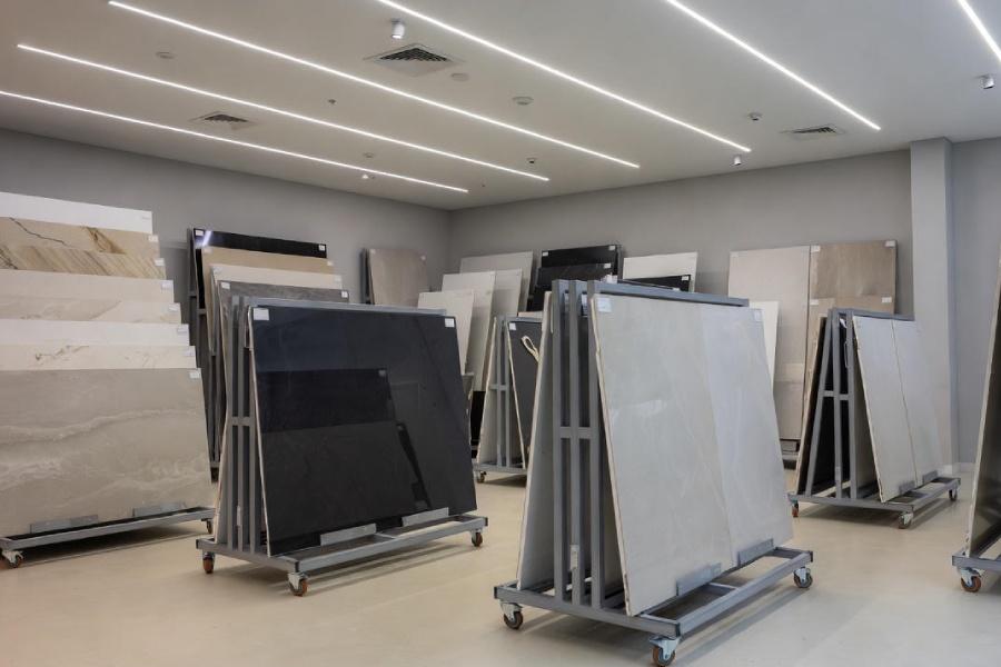 طراحی دکوراسیون داخلی مغازه کاشی و سرامیک + (مشاوره، طراحی و اجرا) 24 دکوراسیون داخلی مغازه کاشی و سرامیک