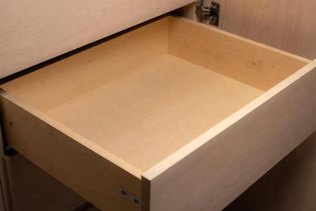 کشو مخفی کمد دیواری و کابینت؛ بررسی +12 ایده خلاقانه و امن 51 کشو مخفی کمد دیواری